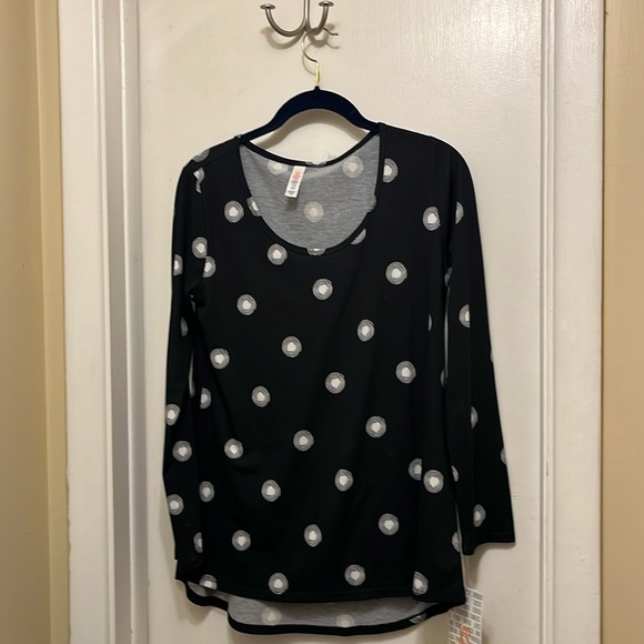 LuLaRoe Tops - LuLaRoe “Lynnae” shirt. XS. NWT